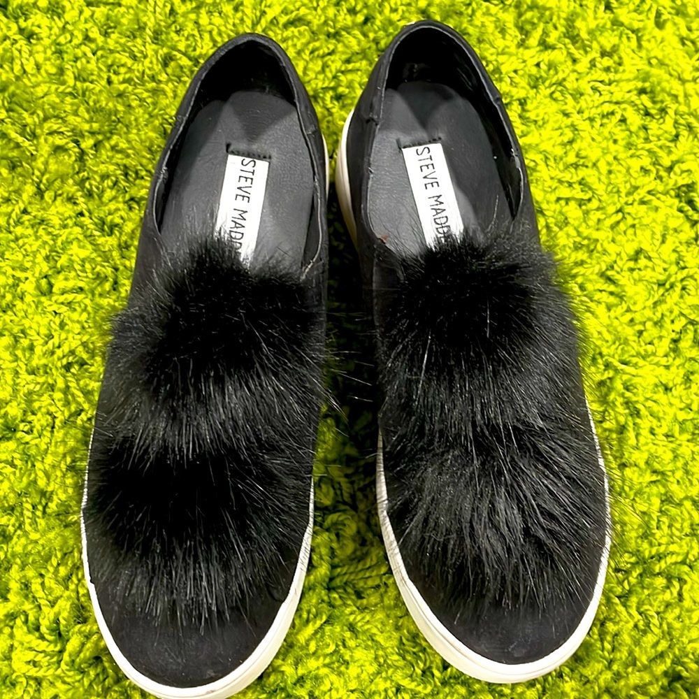 Fur ball Steve Madden slip in sneaker 6us